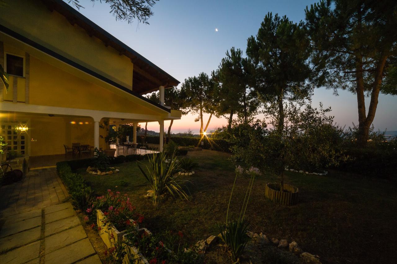 Casale Delle Rose B&B Fattoria Montepagano Eksteriør bilde